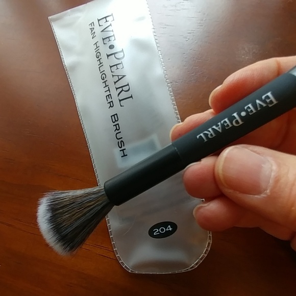204 - DUAL FAN HIGHLIGHTER BRUSH - Picture 3 of 4